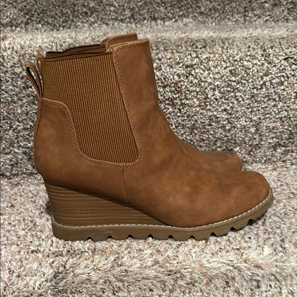 Women’s Universal Thread boots